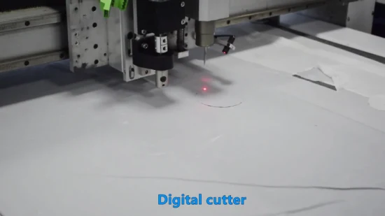 Taglierina automatica a caldo per pellicola in TPU, tappetino puzzle in schiuma EVA PSA, spugna in cotone perlato EVA, taglierina in cotone espanso con pellicola foderata, macchina da taglio CNC oscillante professionale dalla Cina